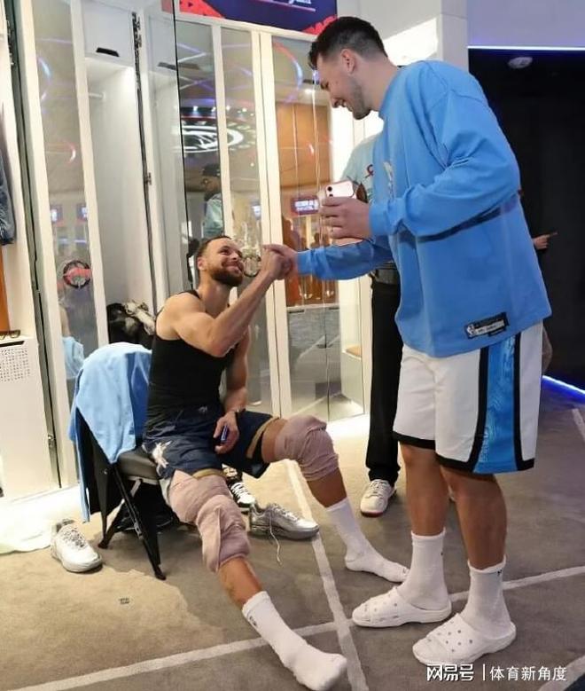 库里完成5v5训练 复出时间或锁定两场主场比赛