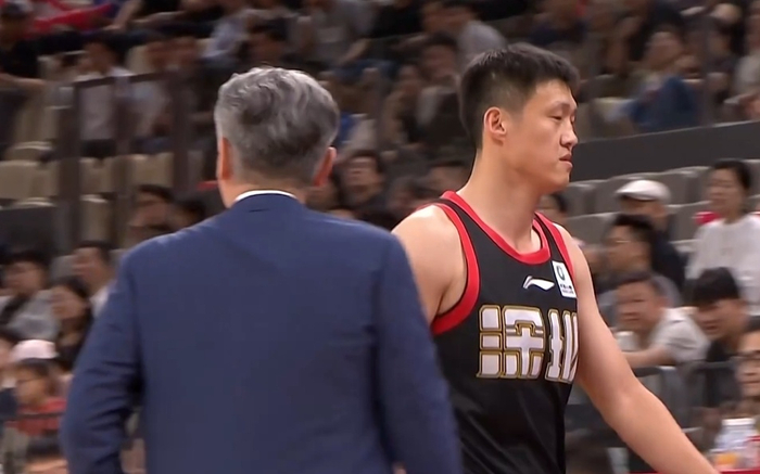 深圳男篮八连胜告捷，力克广厦剑指联赛佳绩