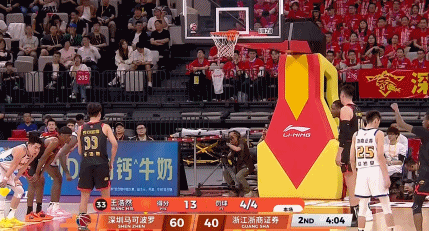 深圳男篮八连胜告捷，力克广厦剑指联赛佳绩