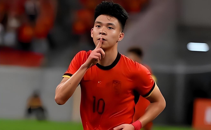 英超伯恩利最终选择张家鸣 6人名单中转会费成关