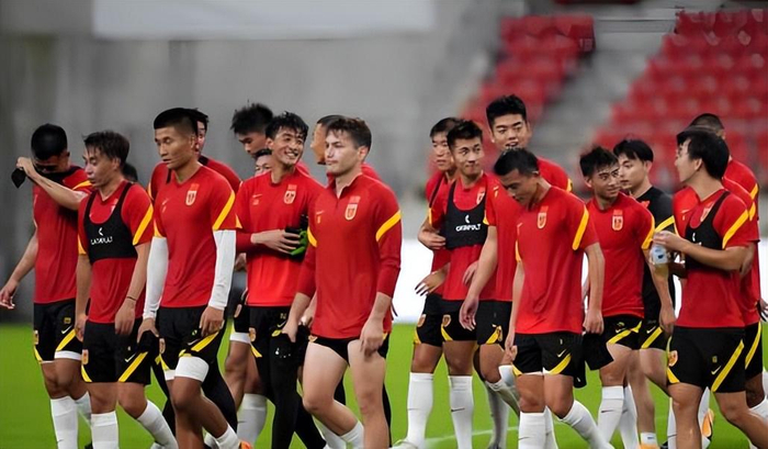 英超伯恩利最终选择张家鸣 6人名单中转会费成关