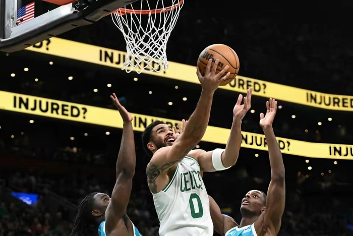 拉梅洛鲍尔前三节爆发第四节崩盘 黄蜂关键战惨