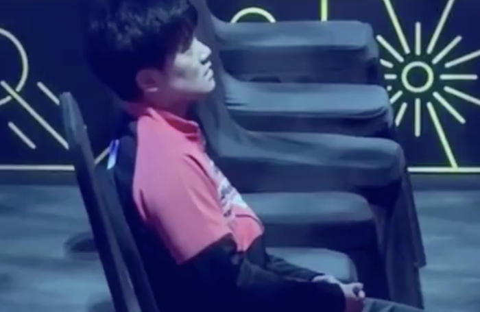 王楚钦世界杯首冠震撼乒坛 张本智和失利后孤身