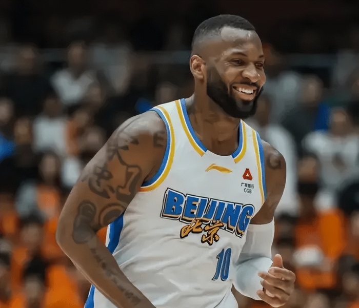 北京男篮力克山东 火力全开逆转取胜