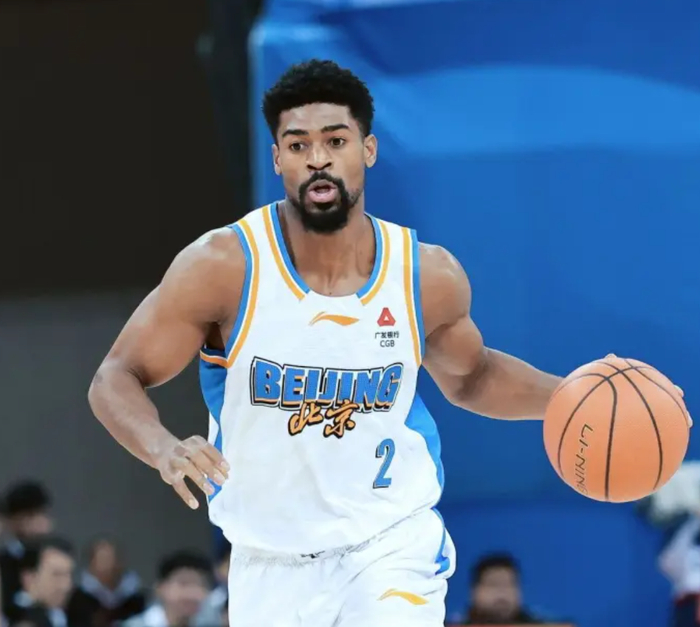 北京男篮力克山东 火力全开逆转取胜